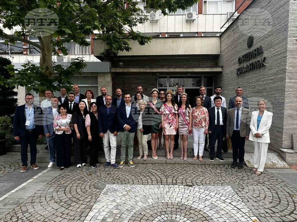 Kazanlak Mayor Presents City’s Economic, Cultural Strengths to Sister City Delegations