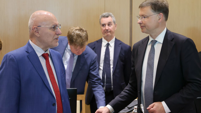 BNB Governor Dimitar Radev Confers with EU Commissioner Valdis Dombrovskis