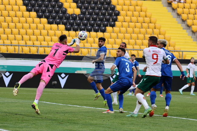 България и Кипър завършиха при равен резултат във футболна контрола, Александър Колев с първи голове за "лъвовете"