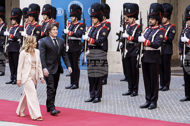 АНСА: Мелони и Милей обсъдиха на вечеря в Рим италианския внос на втечнен природен газ от Аржентина