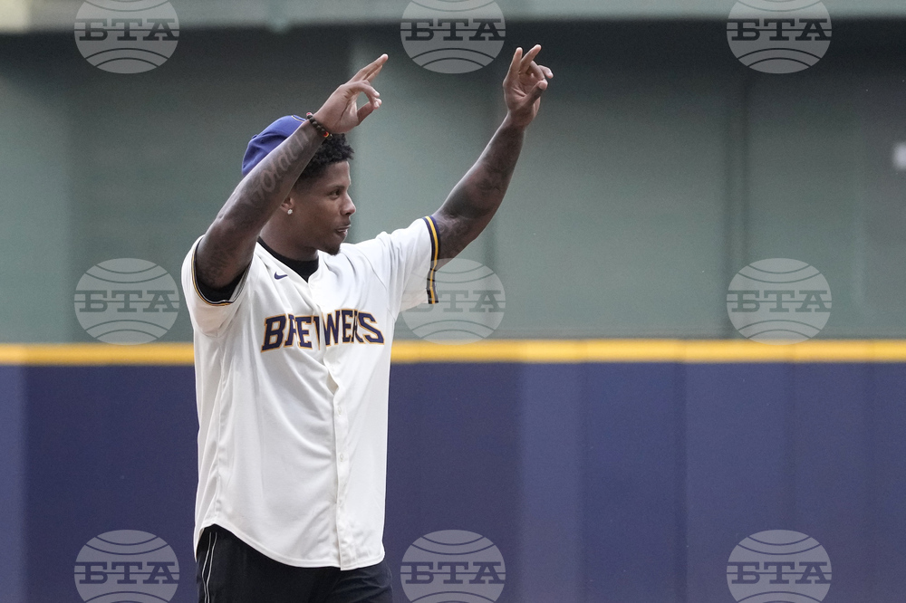 Padres Brewers Baseball