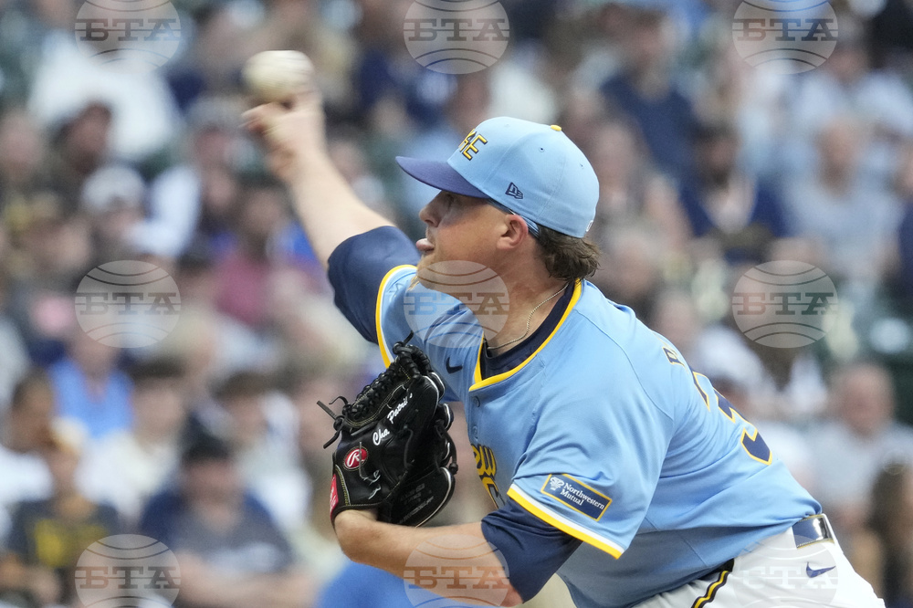 Padres Brewers Baseball