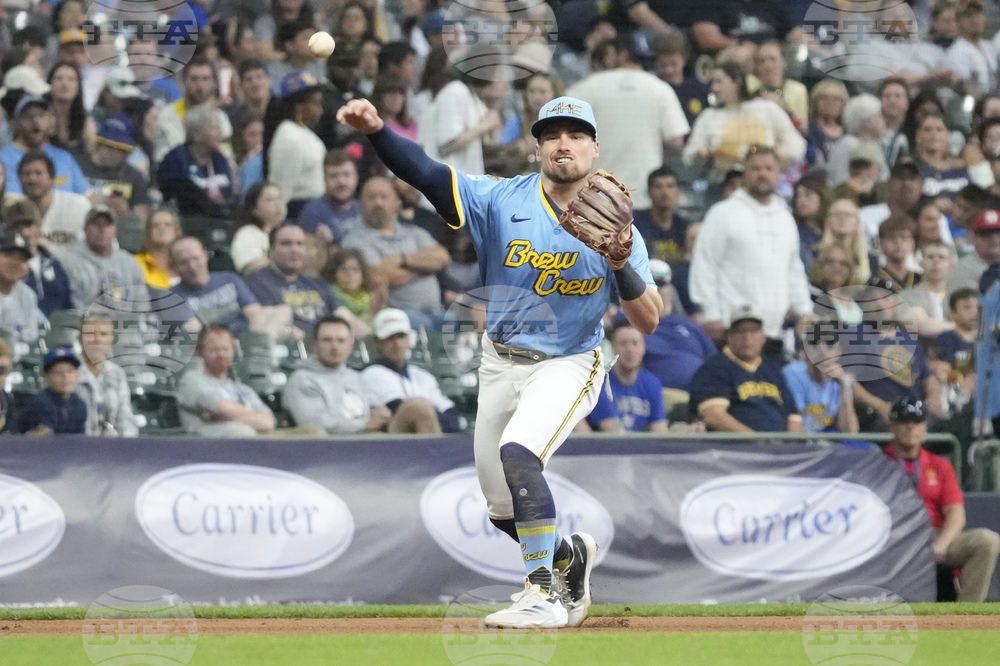 Padres Brewers Baseball