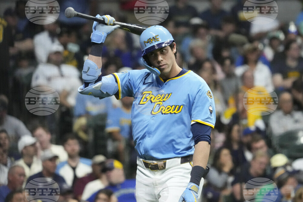 Padres Brewers Baseball