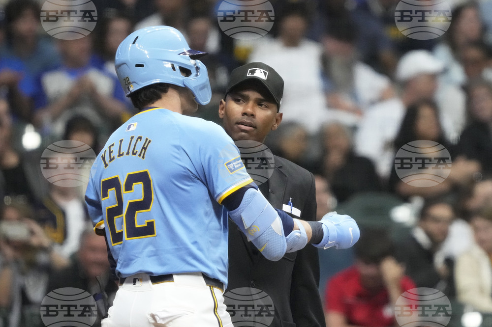 Padres Brewers Baseball