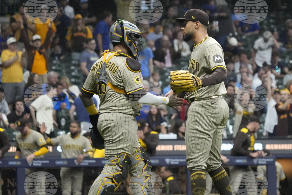 Padres Brewers Baseball
