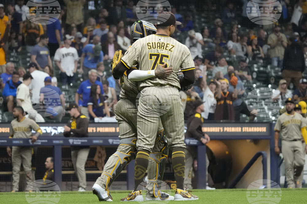 Padres Brewers Baseball