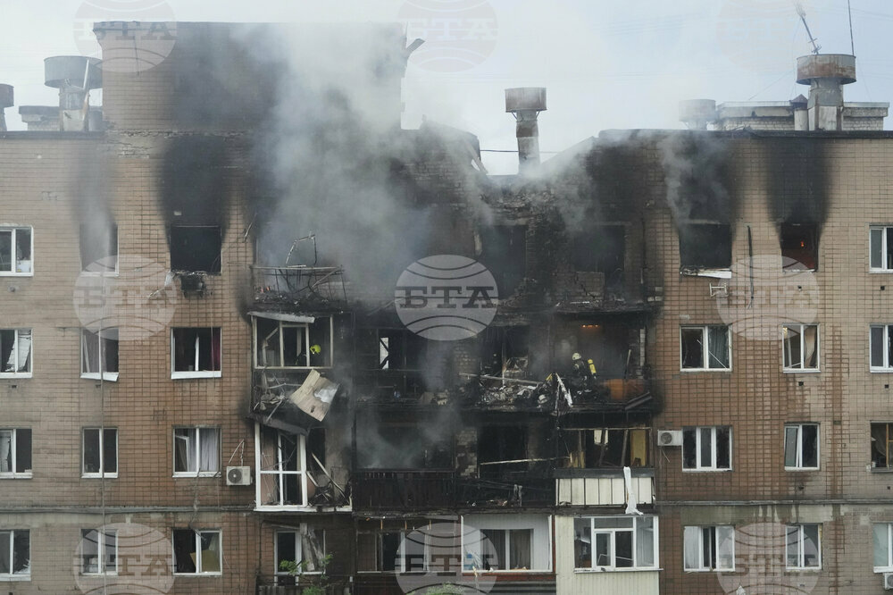 Жертвите в Харков на руските атаки тази нощ вече са три, двама загинали има в Херсон, обявиха украинските власти