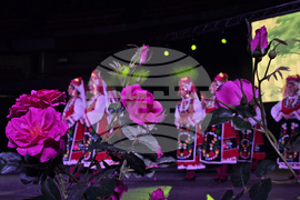 Франция - „На мегдана на другата България“ - пътуващ събор - галаспектакъл