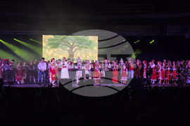 Франция - „На мегдана на другата България“ - пътуващ събор - галаспектакъл