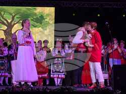 Франция - „На мегдана на другата България“ - пътуващ събор - галаспектакъл