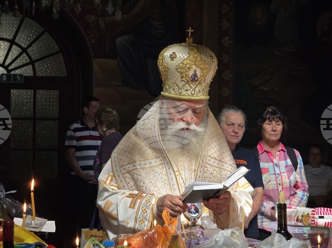 Молитвите на църквата много помагат на покойниците, каза за БТА Ловчанският митрополит Гавриил