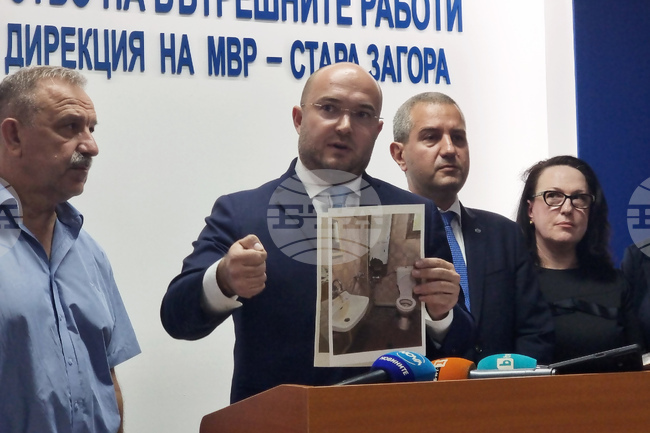 Общо 75 души са държани в ужасяващи условия в незаконни домове за възрастни хора в село Ягода, област Стара Загора, съобщи правосъдният министър