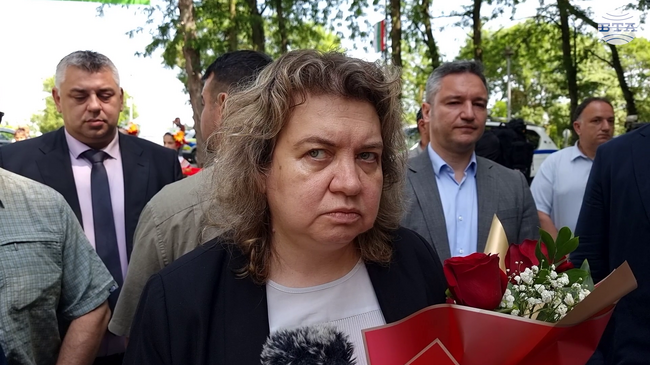 Българската държава трябва да не допуска в момента отслабване на позицията за еврозоната, заяви председателят на парламента Наталия Киселова