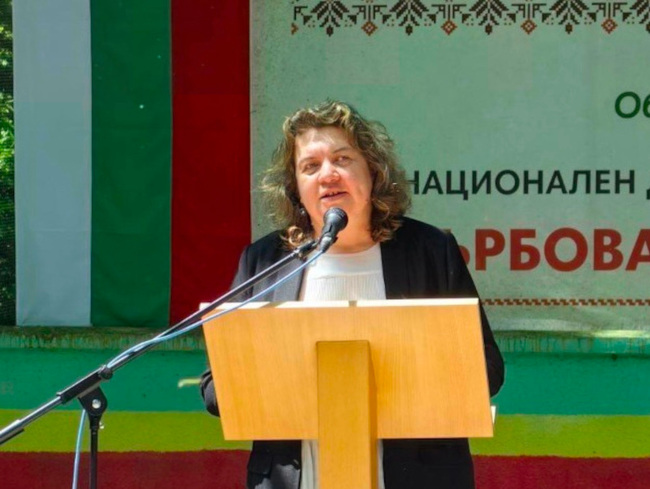 Председателят на Народното събрание Наталия Киселова в Болярово: Фолклорът ни показва, че въпреки трудностите през изминалите столетия, българинът винаги е намирал сили да търси красивото в своите носии, в музиката, в песните и народните танци