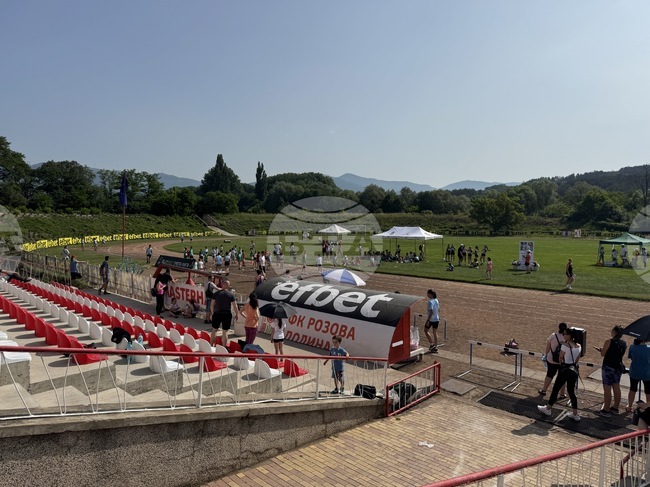 Над 260 деца участват в турнира за Купа „Роза“ в Казанлък, който тази година се организира в памет на лекоатлетката Петя Пендарева