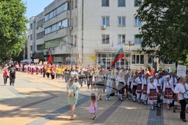 Ловеч - „Хоро под Стратеш"