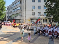 Ловеч - „Хоро под Стратеш"