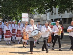 Ловеч - „Хоро под Стратеш"