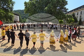 Ловеч - „Хоро под Стратеш"