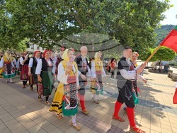 Ловеч - „Хоро под Стратеш"