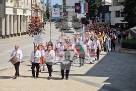 Ловеч - „Хоро под Стратеш"