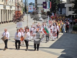 Ловеч - „Хоро под Стратеш"