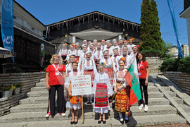 Ловеч - „Хоро под Стратеш"