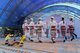 Ловеч - „Хоро под Стратеш"