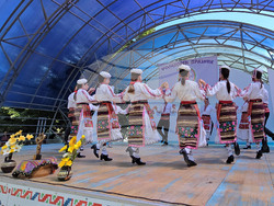 Ловеч - „Хоро под Стратеш"