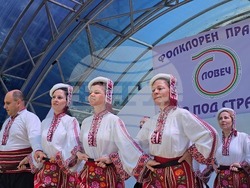 Ловеч - „Хоро под Стратеш"