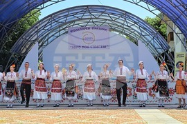 Ловеч - „Хоро под Стратеш"