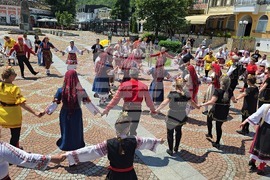 Ловеч - „Хоро под Стратеш"