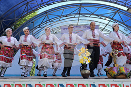 Ловеч - „Хоро под Стратеш"