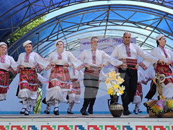 Ловеч - „Хоро под Стратеш"