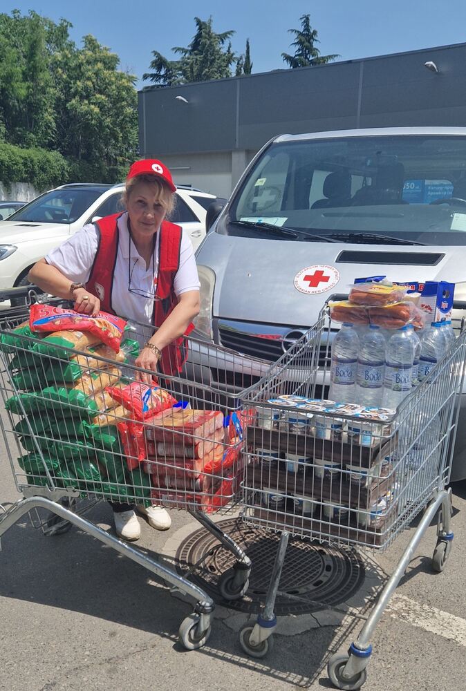 БЧК – Стара Загора оказа спешна хуманитарна помощ на възрастни хора, изведени от незаконни домове в с. Ягода