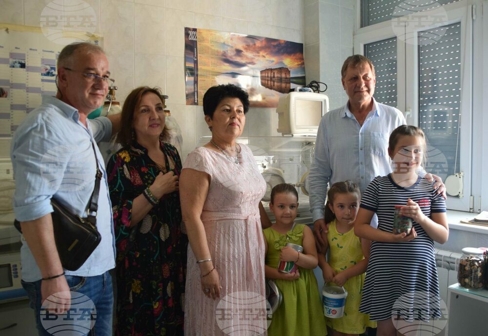 Детското отделение на казанлънлъшката болница получи апаратура като дарение от кампанията „Жълти стотинки – Деца помагат на деца“