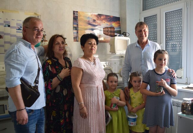 Детското отделение на казанлънлъшката болница получи апаратура като дарение от кампанията „Жълти стотинки – Деца помагат на деца“