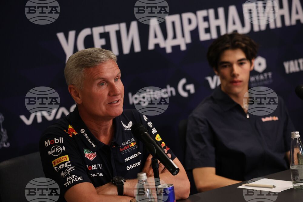 Легендарният пилот Дейвид Култард и младата българска надежда Никола Цолов ще покажат уменията си на автомобилно шоу в София