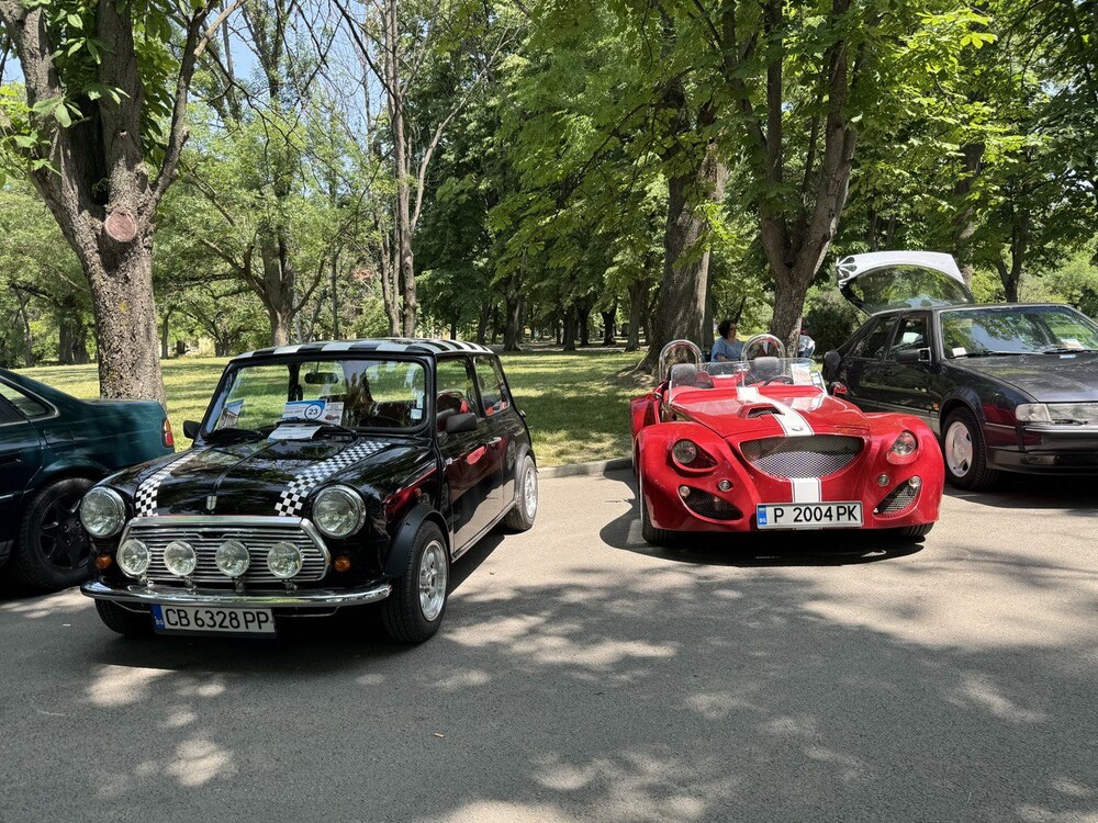 Русе събра над 300 класически автомобила и мотоциклета в 11-ото издание на Парада на ретро возила