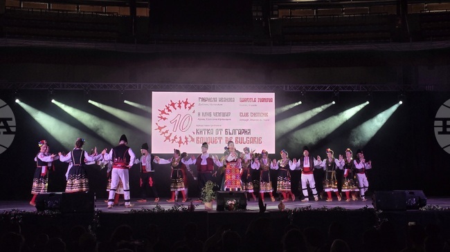 Третата сценична сесия "Мегдански изпълнения", част от десетото издание на събора "На мегдана на другата България" се състоя днес в Лион