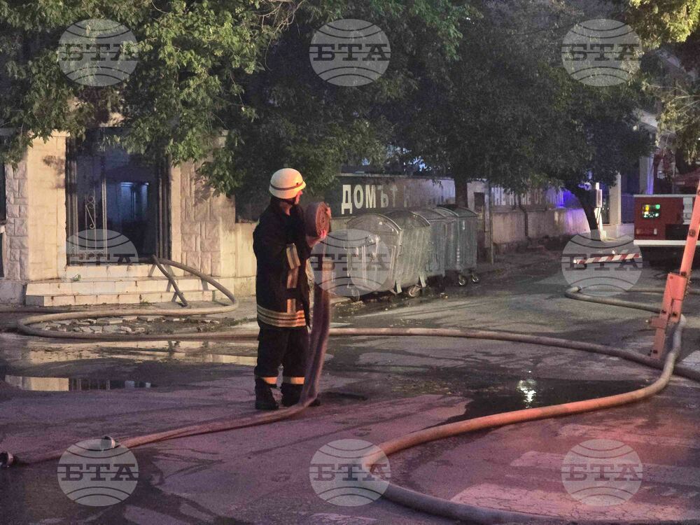 Овладян е пожарът, който пламна тази вечер в благоевградски ресторант, няма данни за пострадали