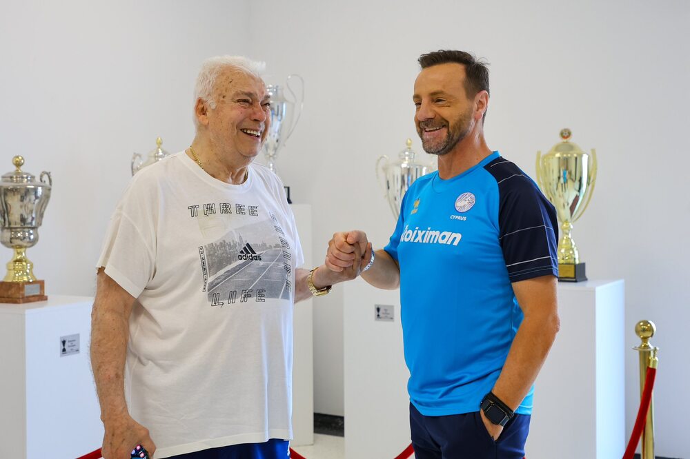 Легендата на българския футбол Христо Бонев посрещна на стадион "Локомотив" в Пловдив националния отбор на Кипър