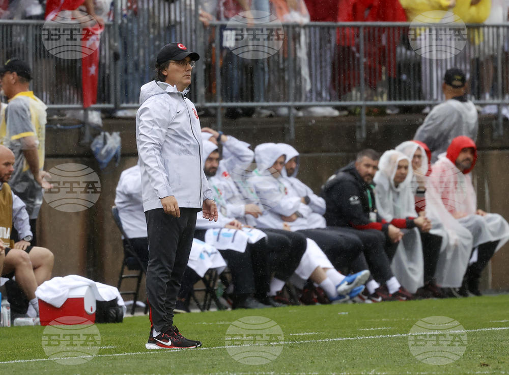 Селекционерът на Турция Винченцо Монтела е провел специална среща с отбора заради скандала със залаганията: „Не искам грешки срещу България“