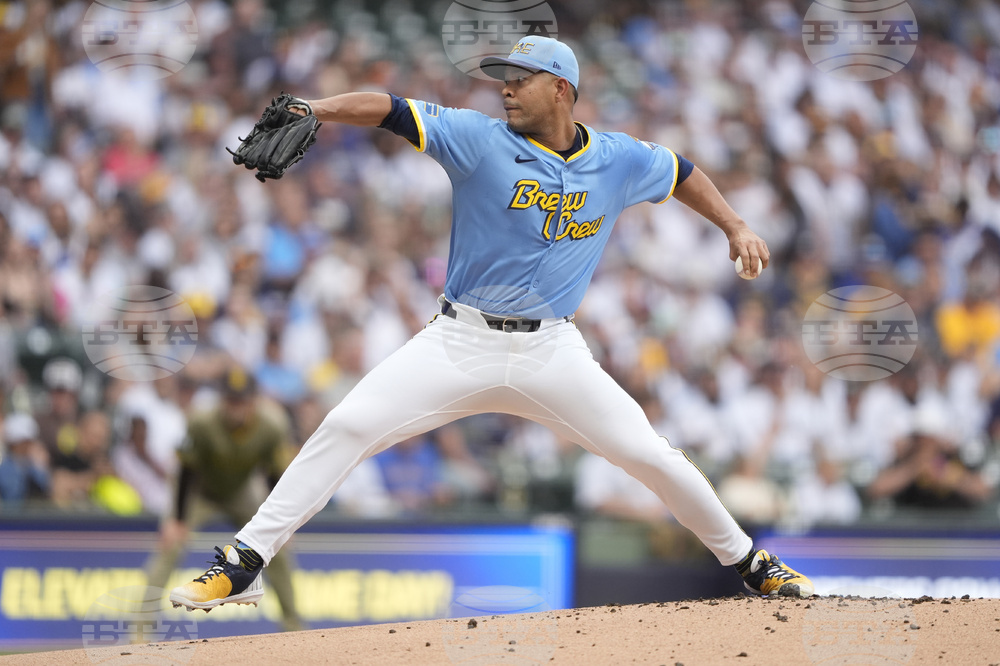 Padres Brewers Baseball