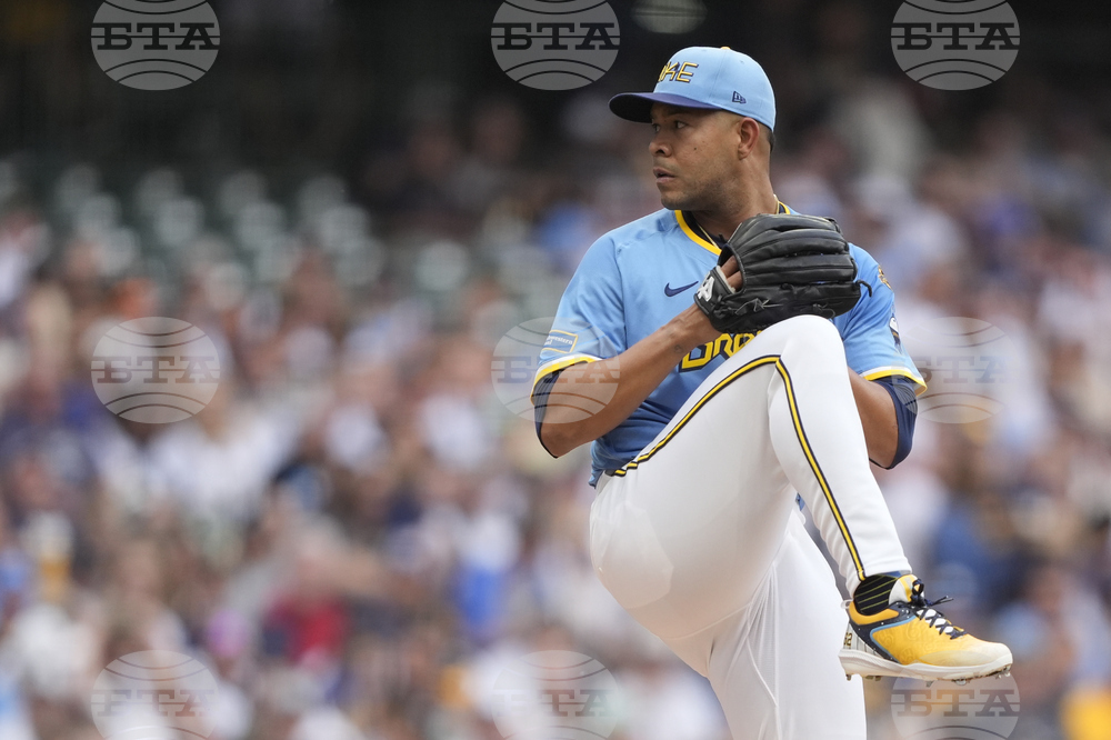 Padres Brewers Baseball
