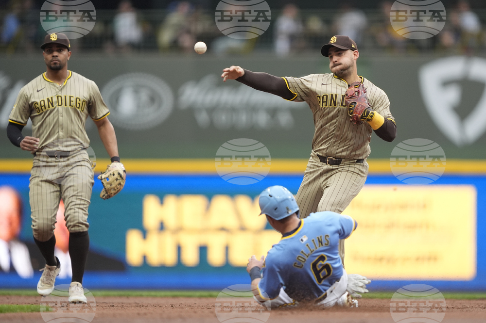 Padres Brewers Baseball