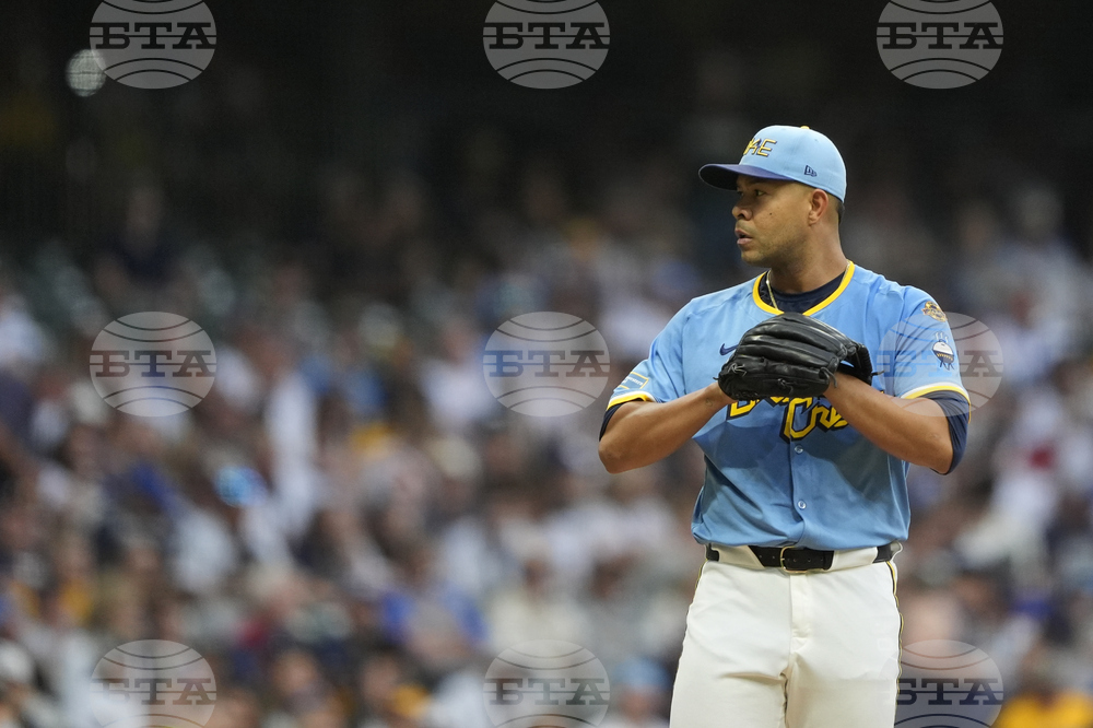 Padres Brewers Baseball