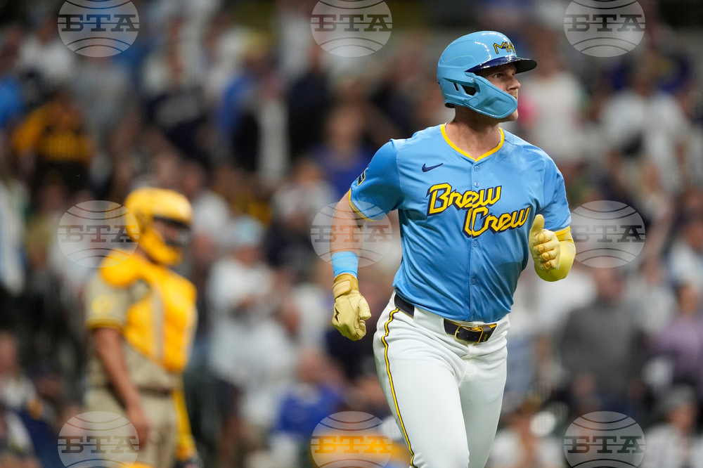 Padres Brewers Baseball