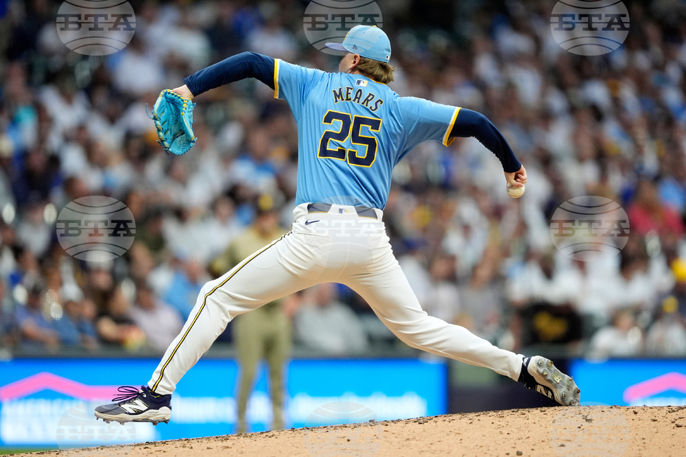 Padres Brewers Baseball